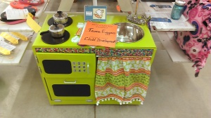 Adorable kitchen set made from recycling a tv stand by a 4-Her!  Would love to make something like this sometime!